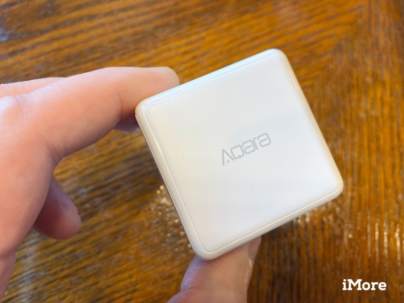 Aqara Cube Review in hand