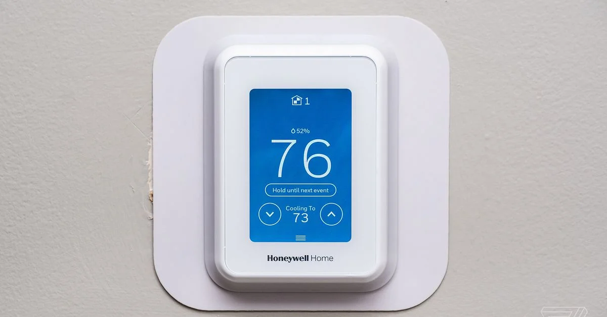 https://homekit.blog/wp-content/uploads/The-Honeywell-Home-T9-smart-thermostat-now-works-with-the.jpg.webp
